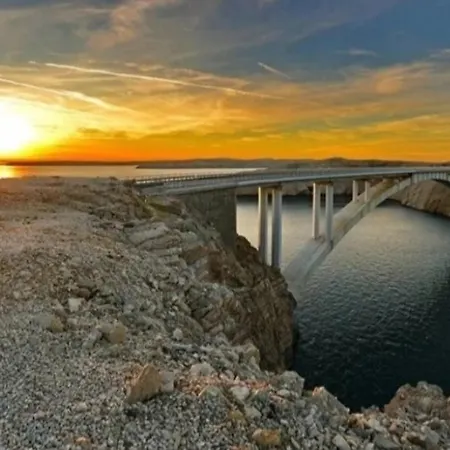 アパート Sunshine Vrcici