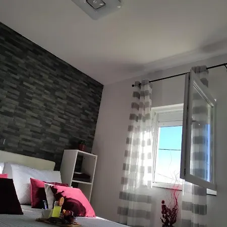 Sunshine アパート Vrcici